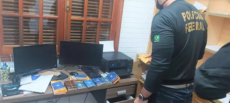 10/10 PF reprime fraudes na concessão de benefícios previdenciários